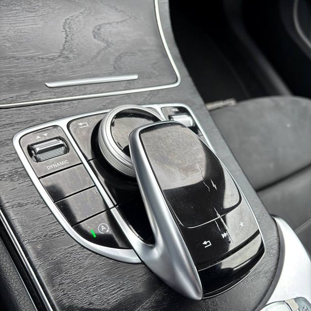 MERCEDES CLASSE C 220 CDI AMG LINE - Sieges chauffants ventilés - Camera - Alcantara- Grand Ecran e