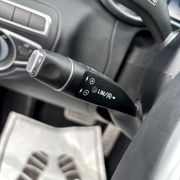 MERCEDES CLASSE C 220 CDI AMG LINE - Sieges chauffants ventilés - Camera - Alcantara- Grand Ecran e