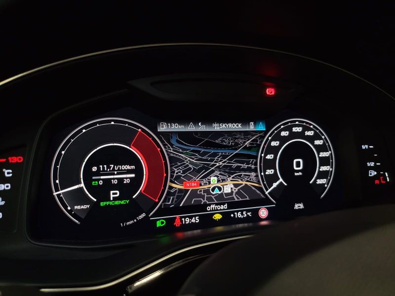 AUDI Q8 3.0 50 TDI V6 QUATTRO 286CV AVUS EXTENDED / TOIT OUVRANT + TETE HAUTE + ATTELAGE /