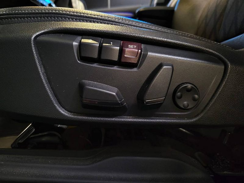 BMW X1 20i sDrive 179cv X LINE / SUIVI BMW / 1ERE MAIN / SIEGES ELECTRIQUES / TOIT OUVRANT / CARPLAY