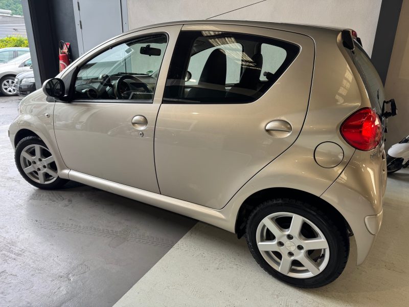 TOYOTA  AYGO 1.0 (75 700 kms) 1° Main 