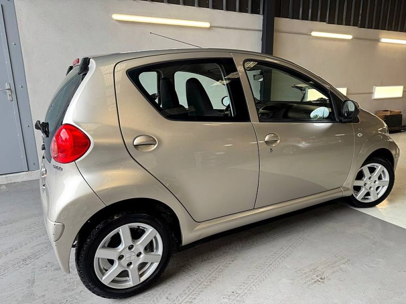 TOYOTA  AYGO 1.0 (75 700 kms) 1° Main 