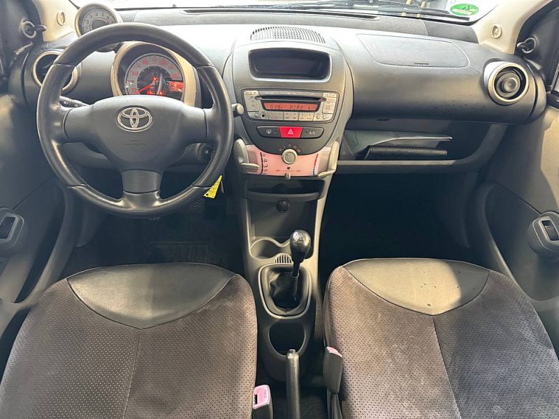 TOYOTA  AYGO 1.0 (75 700 kms) 1° Main 