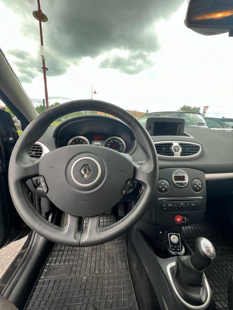 RENAULT  CLIO 3 1.2 LEV 75CV TOMTOM / Distribution Neuve / CT OK / Révisée 