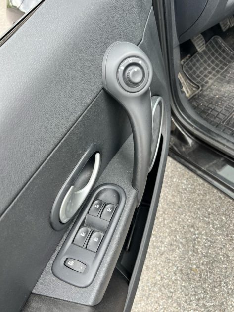 RENAULT  CLIO 3 1.2 LEV 75CV TOMTOM / Distribution Neuve / CT OK / Révisée 