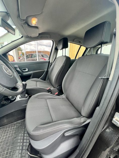 RENAULT  CLIO 3 1.2 LEV 75CV TOMTOM / Distribution Neuve / CT OK / Révisée 