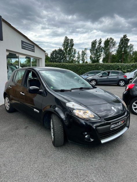 RENAULT  CLIO 3 1.2 LEV 75CV TOMTOM / Distribution Neuve / CT OK / Révisée 