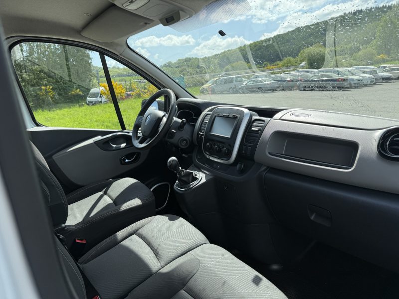 RENAULT TRAFIC 2015