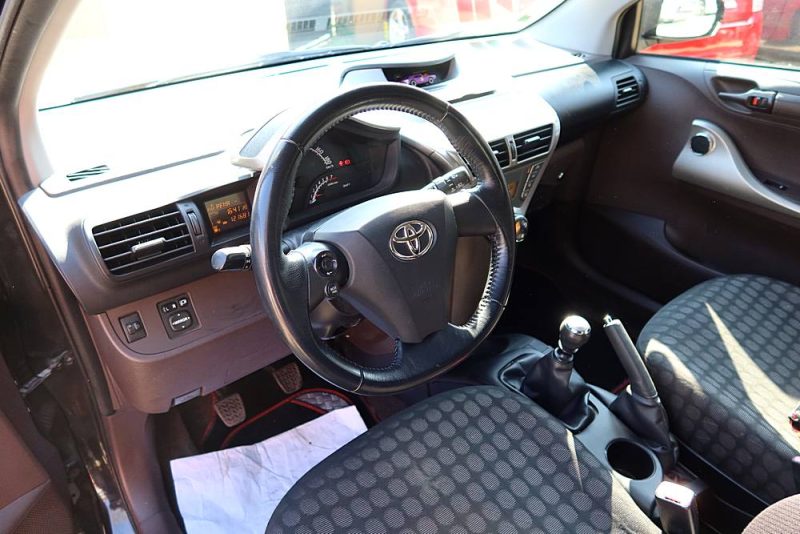TOYOTA IQ 1ST 2010