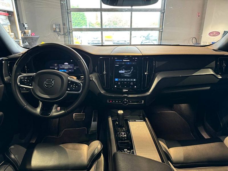 Model :XC 60 Finition:XC60 T6 AWD 253 + 145ch R-Design Geartronic