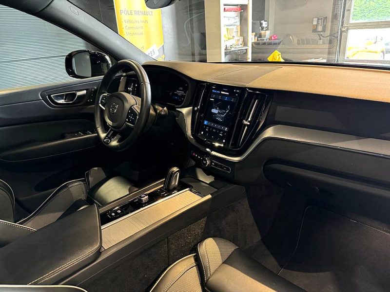 Model :XC 60 Finition:XC60 T6 AWD 253 + 145ch R-Design Geartronic