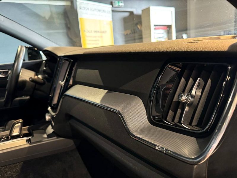 Model :XC 60 Finition:XC60 T6 AWD 253 + 145ch R-Design Geartronic