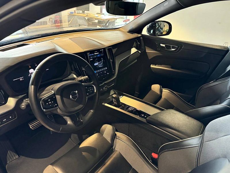 Model :XC 60 Finition:XC60 T6 AWD 253 + 145ch R-Design Geartronic