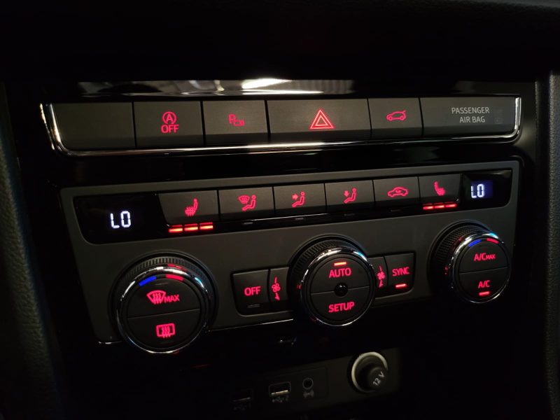 SEAT ATECA 1.5 TSI 150cv XCELLENCE / SUIVI SEAT / TOIT OUVRANT / CAMERA 360° / CARPLAY / SIEGES CHAU