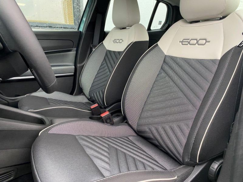 Fiat 600 1.2 Hybrid - 136 BV DCT BERLINE .