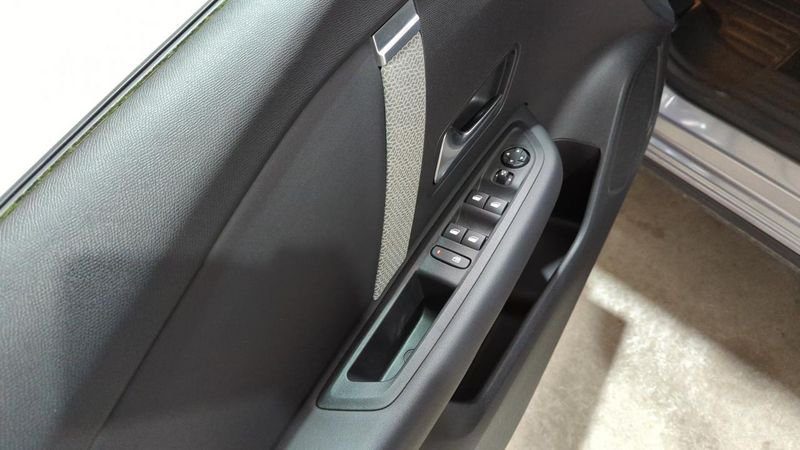 Citroën C4 Puretech 130 eat8 max + camera 360 + toit pano