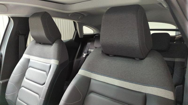 Citroën C4 Puretech 130 eat8 max + camera 360 + toit pano