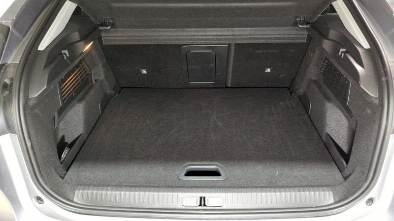 Citroën C4 Puretech 130 eat8 max + camera 360 + toit pano