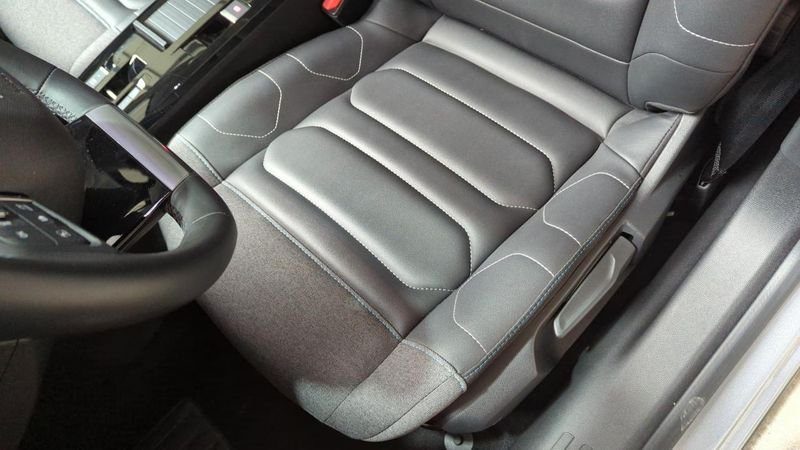 Citroën C4 Puretech 130 eat8 max + camera 360 + toit pano