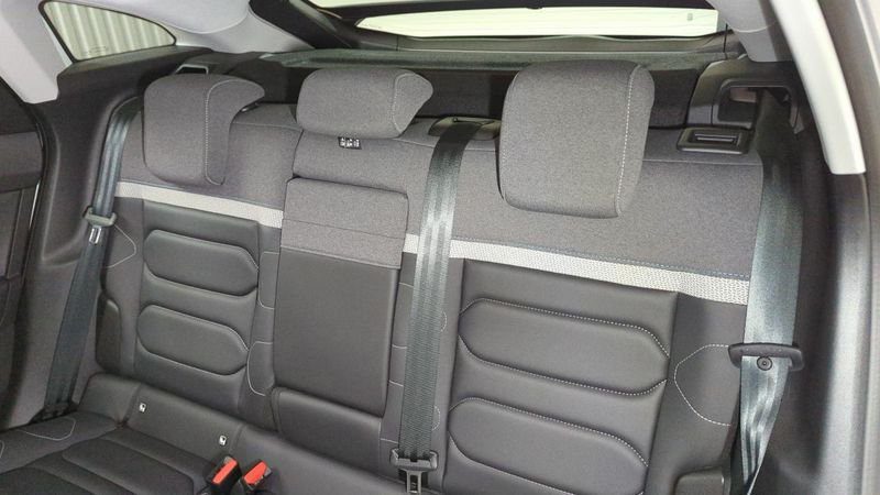 Citroën C4 Puretech 130 eat8 max + camera 360 + toit pano