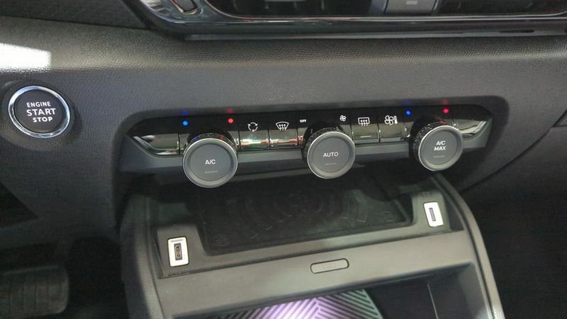 Citroën C4 Puretech 130 eat8 max + camera 360 + toit pano