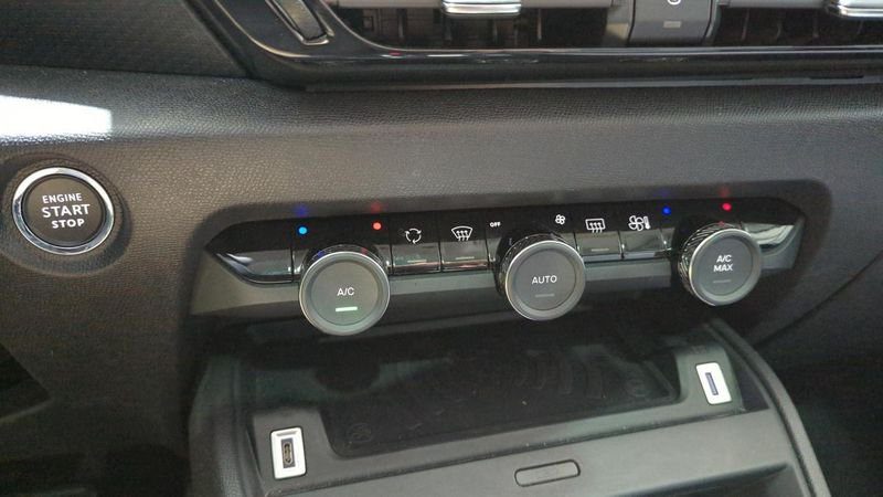 Citroën C4 Puretech 130 eat8 max + camera 360 + toit pano
