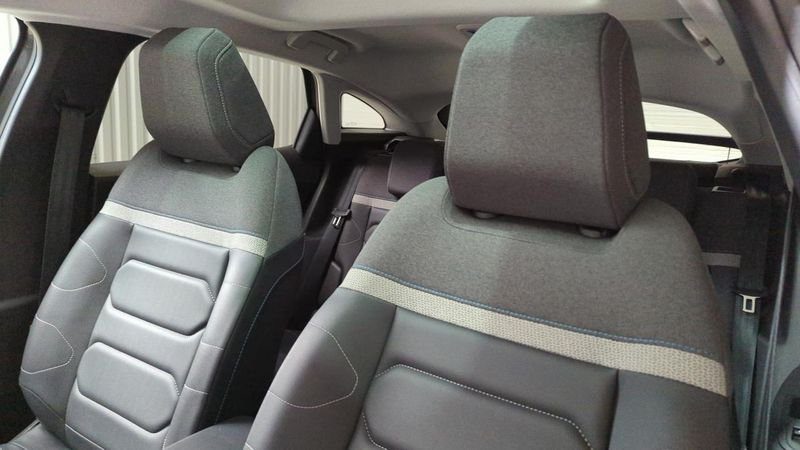 Citroën C4 Puretech 130 eat8 max + camera 360 + toit pano