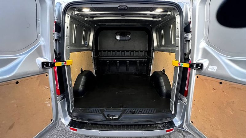 FORD TRANSIT CUSTOM LIMITED 2.0 EcoBlue 170 ch 6 pl TVA REC