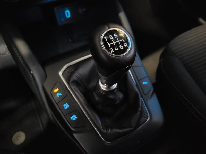 FORD FOCUS 1.0 EcoBoost 125cv TITANIUM / SUIVI FORD / CARPLAY / AIDE AU PARKING AV+AR / KEY LESS /  
