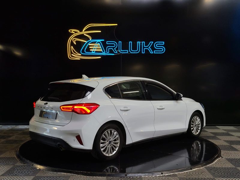 FORD FOCUS 1.0 EcoBoost 125cv TITANIUM / SUIVI FORD / CARPLAY / AIDE AU PARKING AV+AR / KEY LESS /  