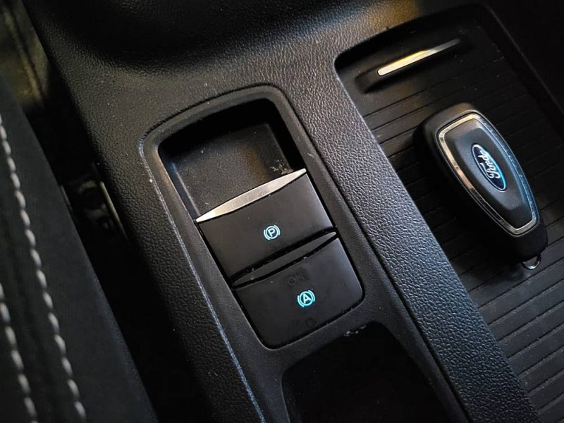 FORD FOCUS 1.0 EcoBoost 125cv TITANIUM / SUIVI FORD / CARPLAY / AIDE AU PARKING AV+AR / KEY LESS /  