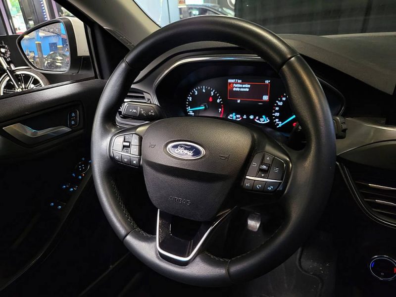 FORD FOCUS 1.0 EcoBoost 125cv TITANIUM / SUIVI FORD / CARPLAY / AIDE AU PARKING AV+AR / KEY LESS /  