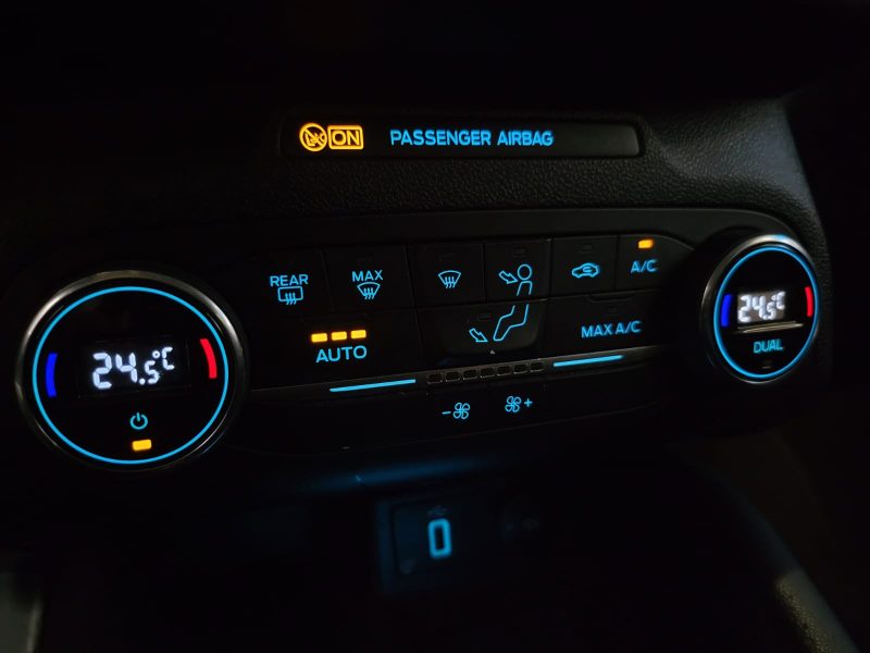 FORD FOCUS 1.0 EcoBoost 125cv TITANIUM / SUIVI FORD / CARPLAY / AIDE AU PARKING AV+AR / KEY LESS /  