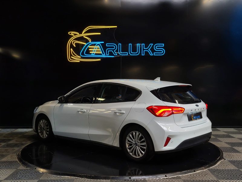 FORD FOCUS 1.0 EcoBoost 125cv TITANIUM / SUIVI FORD / CARPLAY / AIDE AU PARKING AV+AR / KEY LESS /  