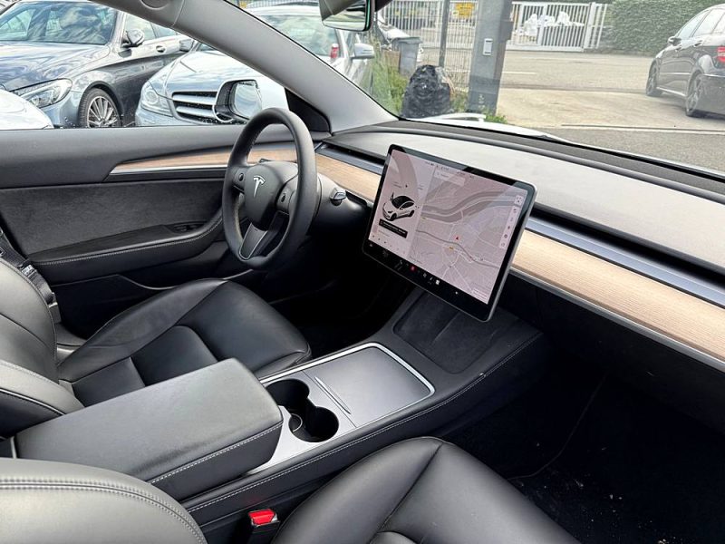 TESLA MODEL 3 2021
