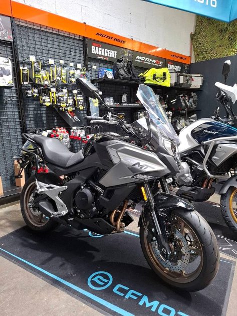 CF MOTO MT 700 