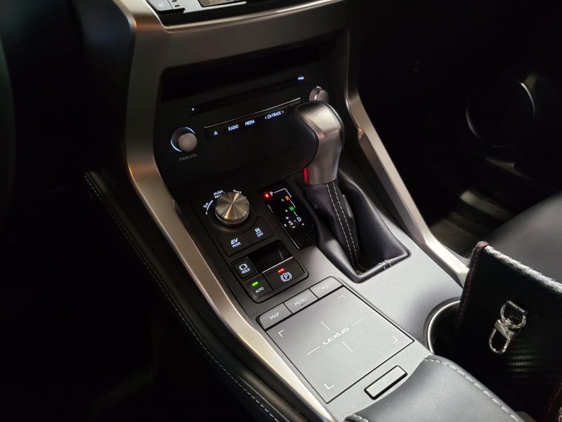 LEXUS NX 300H 2.5 VVT-i 197cv PACK BUSINESS / SUIVI LEXUS / 2EME MAIN / CARPLAY / CAMERA DE RECUL / 