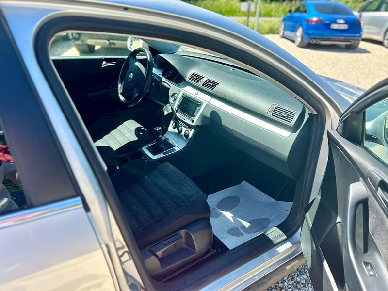 VOLKSWAGEN PASSAT 2.0 tdi 110 cv B6 Berline 1ER Main