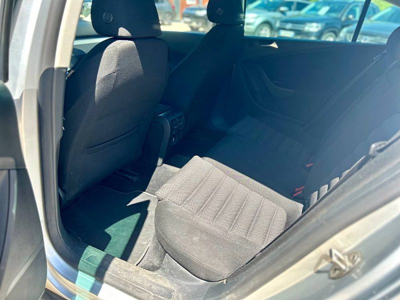 VOLKSWAGEN PASSAT 2.0 tdi 110 cv B6 Berline 1ER Main