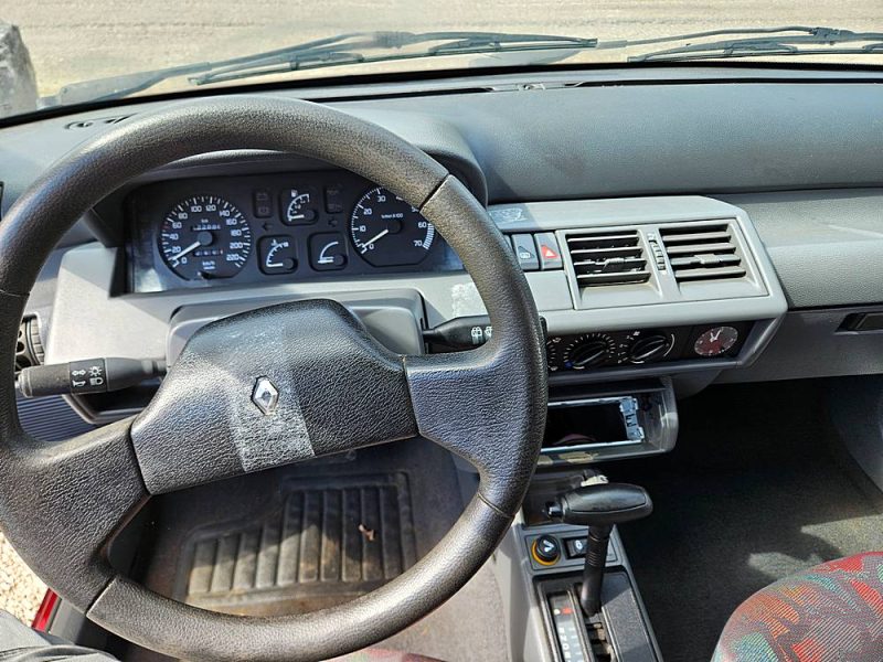 RENAULT CLIO 1996