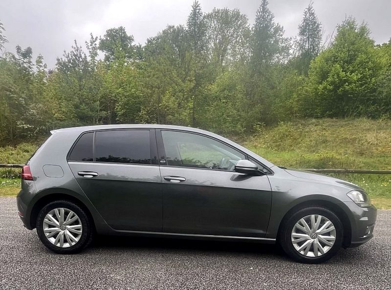 VOLKSWAGEN GOLF 2018 1.0 TSI BLUEMOTION