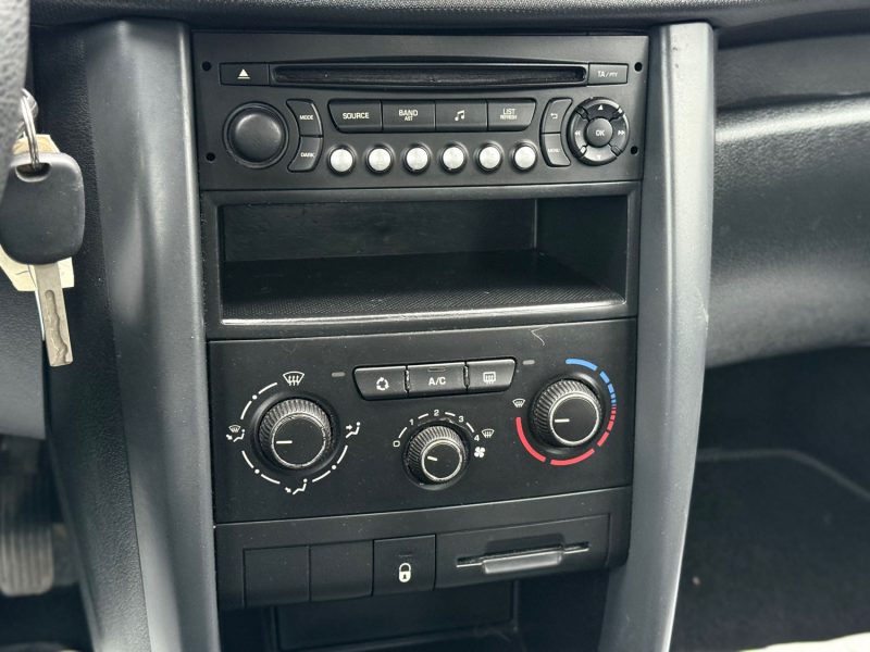 PEUGEOT 207+ 1.4 HDi 70 ch FAP Blue Lion - Clim / Régulateur / Limiteur / Révisée & Garantie 6 Mois.