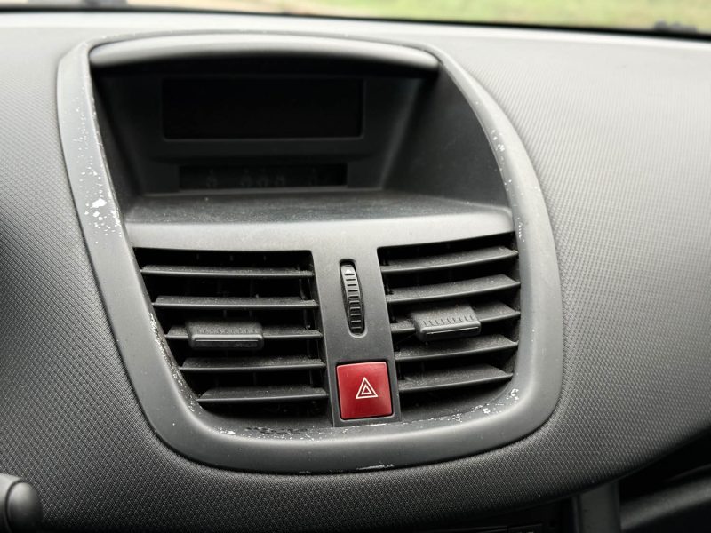 PEUGEOT 207+ 1.4 HDi 70 ch FAP Blue Lion - Clim / Régulateur / Limiteur / Révisée & Garantie 6 Mois.