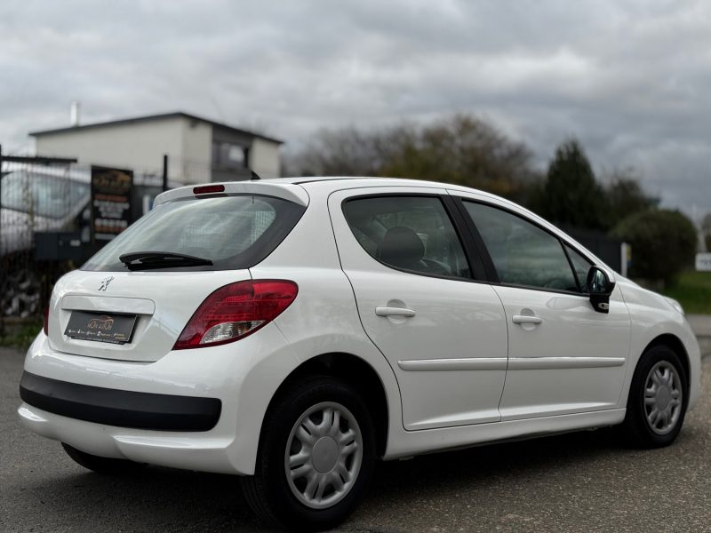 PEUGEOT 207+ 1.4 HDi 70 ch FAP Blue Lion - Clim / Régulateur / Limiteur / Révisée & Garantie 6 Mois.