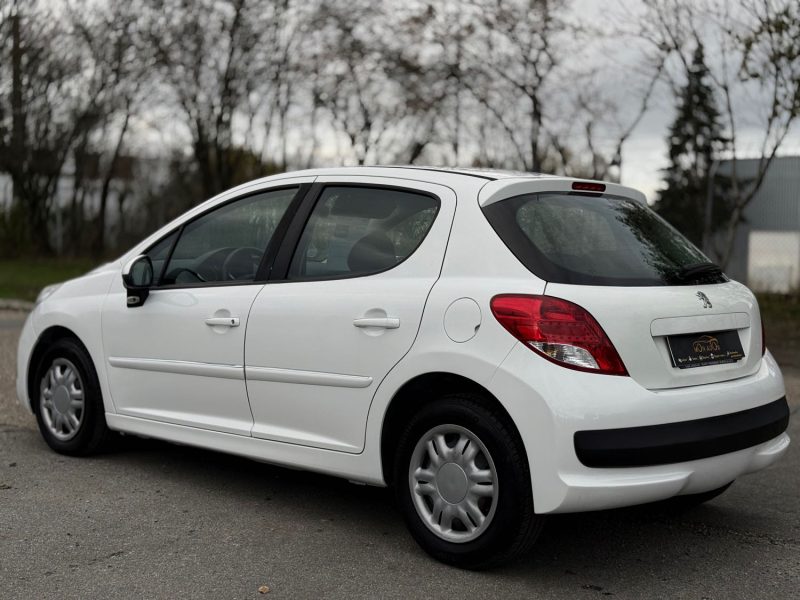 PEUGEOT 207+ 1.4 HDi 70 ch FAP Blue Lion - Clim / Régulateur / Limiteur / Révisée & Garantie 6 Mois.
