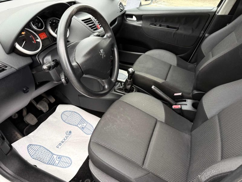 PEUGEOT 207+ 1.4 HDi 70 ch FAP Blue Lion - Clim / Régulateur / Limiteur / Révisée & Garantie 6 Mois.