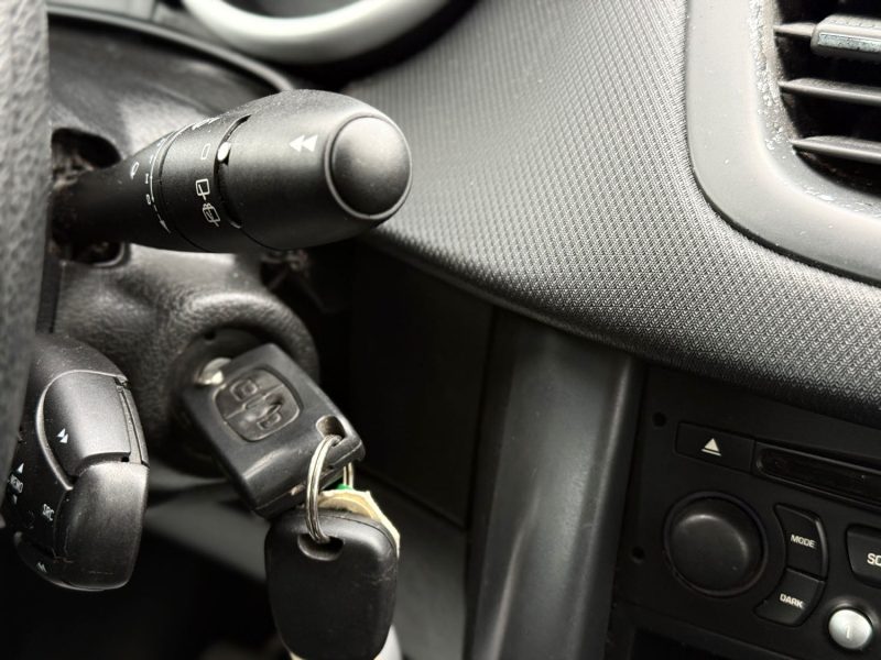 PEUGEOT 207+ 1.4 HDi 70 ch FAP Blue Lion - Clim / Régulateur / Limiteur / Révisée & Garantie 6 Mois.