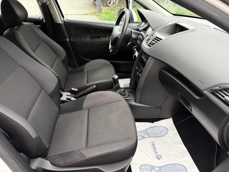 PEUGEOT 207+ 1.4 HDi 70 ch FAP Blue Lion - Clim / Régulateur / Limiteur / Révisée & Garantie 6 Mois.