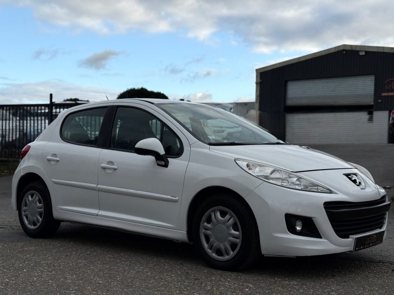 PEUGEOT 207+ 1.4 HDi 70 ch FAP Blue Lion - Clim / Régulateur / Limiteur / Révisée & Garantie 6 Mois.