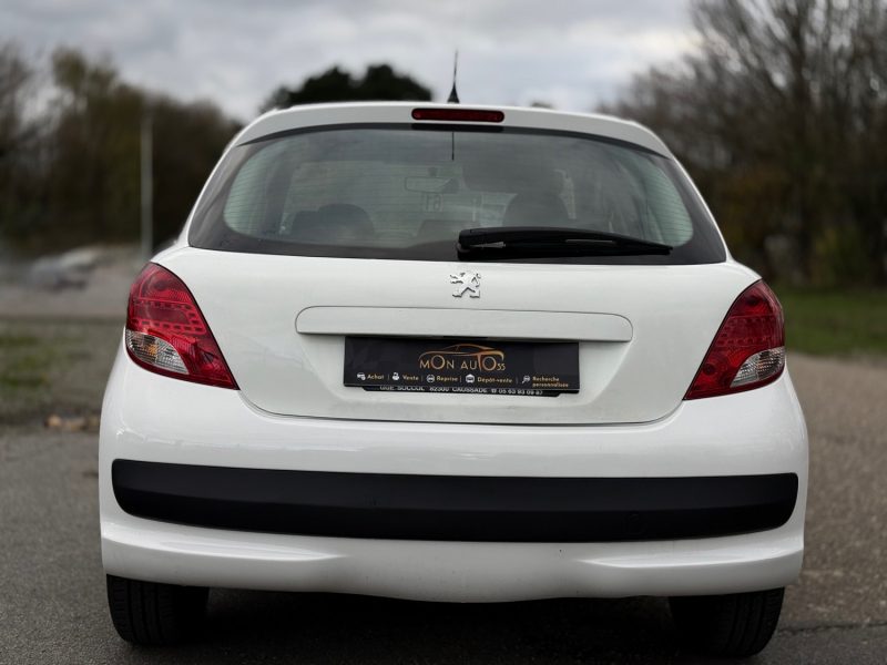 PEUGEOT 207+ 1.4 HDi 70 ch FAP Blue Lion - Clim / Régulateur / Limiteur / Révisée & Garantie 6 Mois.